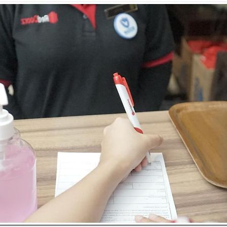 Reddoorz Plus @ Purwosari Surakarta  Luaran gambar