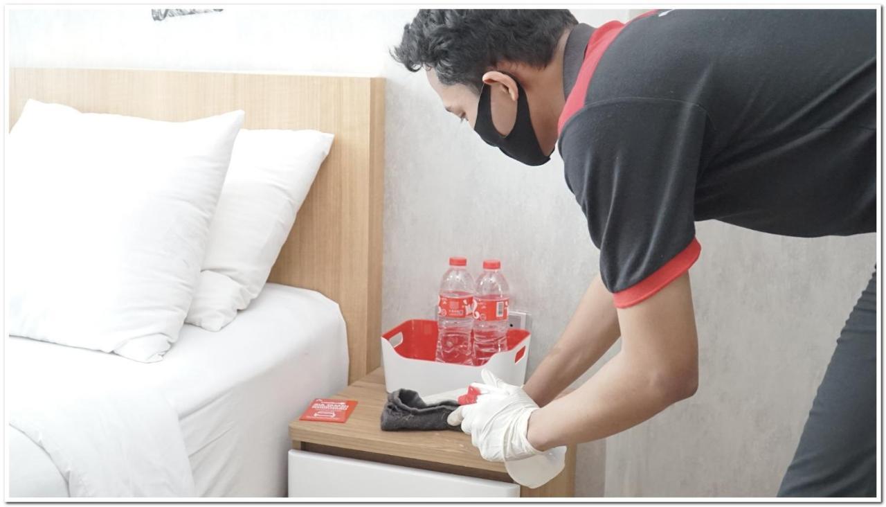 Reddoorz Plus @ Purwosari Surakarta  Luaran gambar