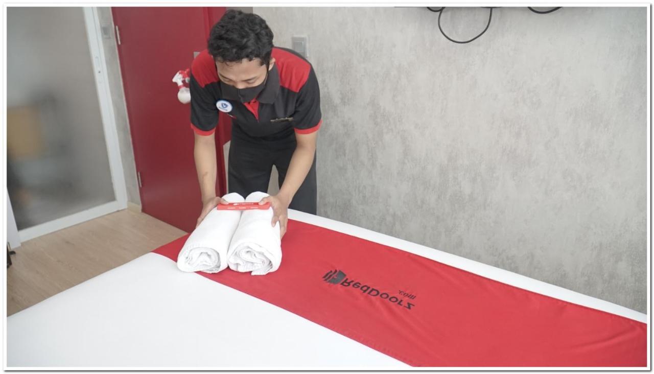 Reddoorz Plus @ Purwosari Surakarta  Luaran gambar