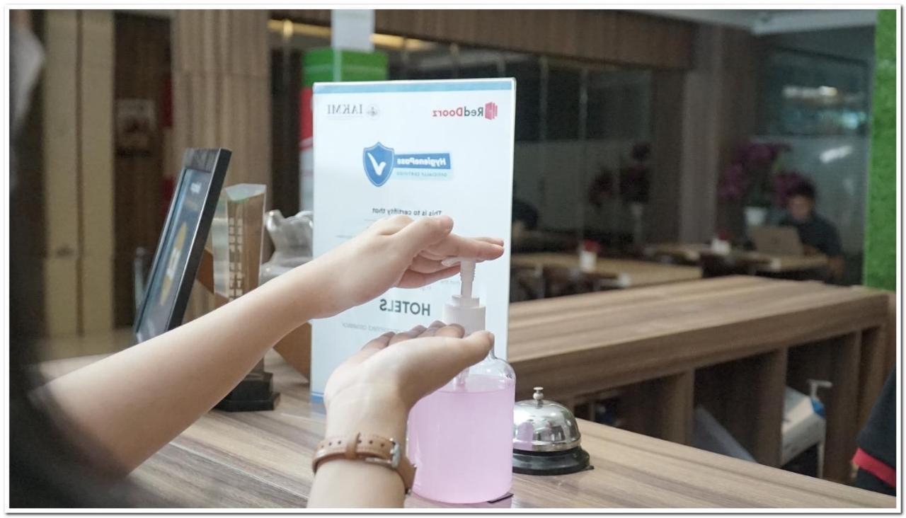 Reddoorz Plus @ Purwosari Surakarta  Luaran gambar