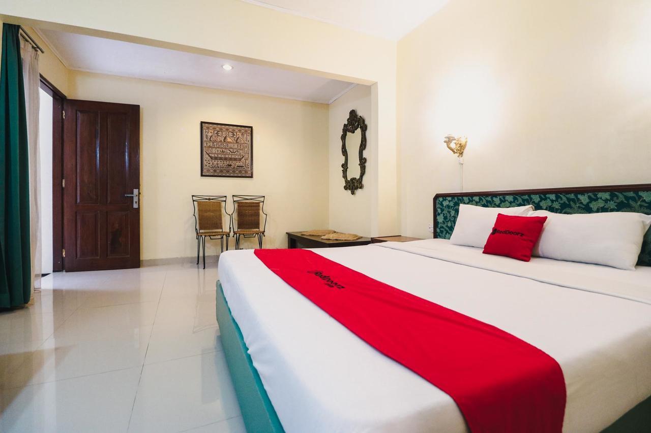 Reddoorz Plus @ Purwosari Surakarta  Luaran gambar