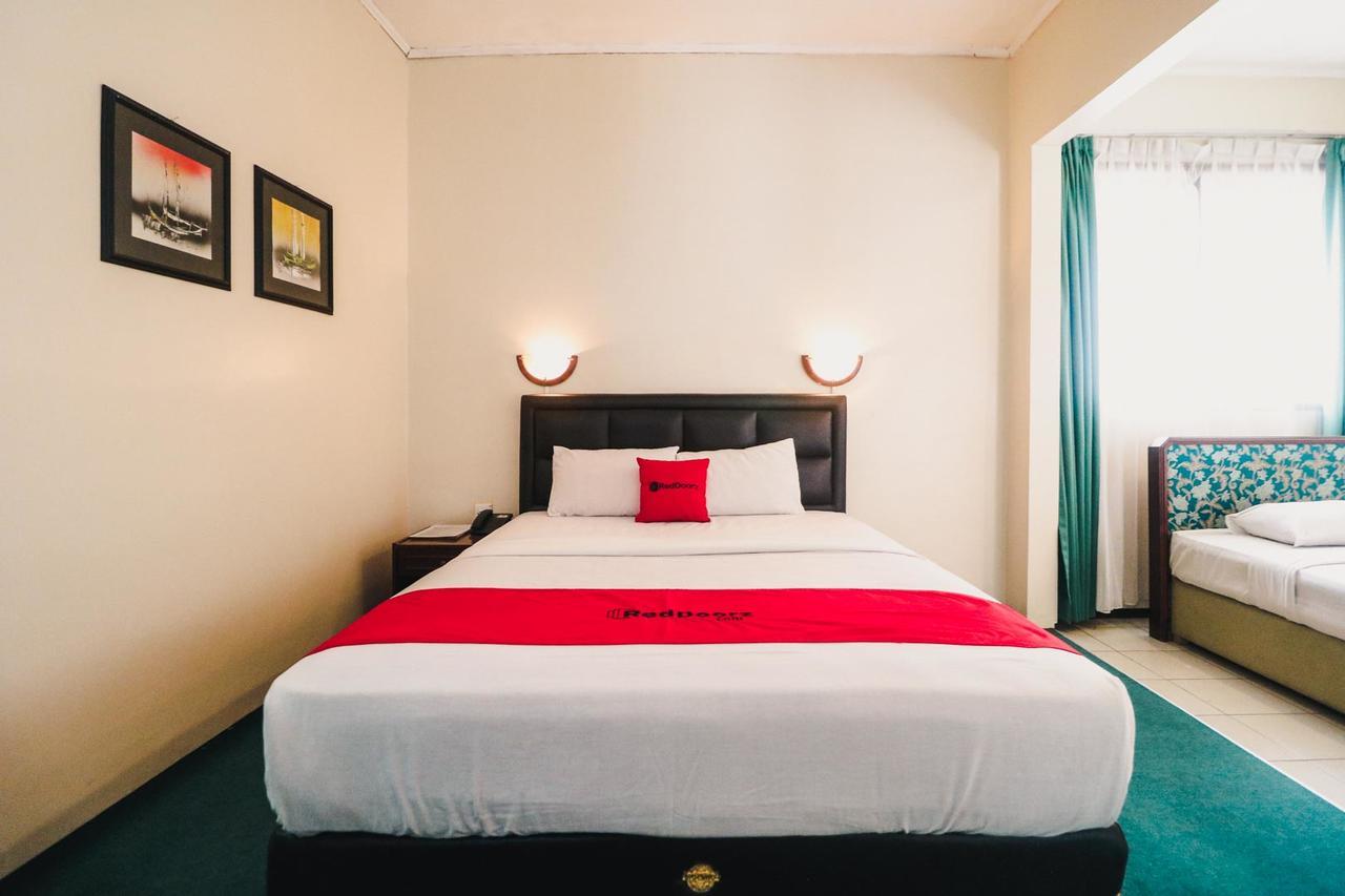 Reddoorz Plus @ Purwosari Surakarta  Luaran gambar