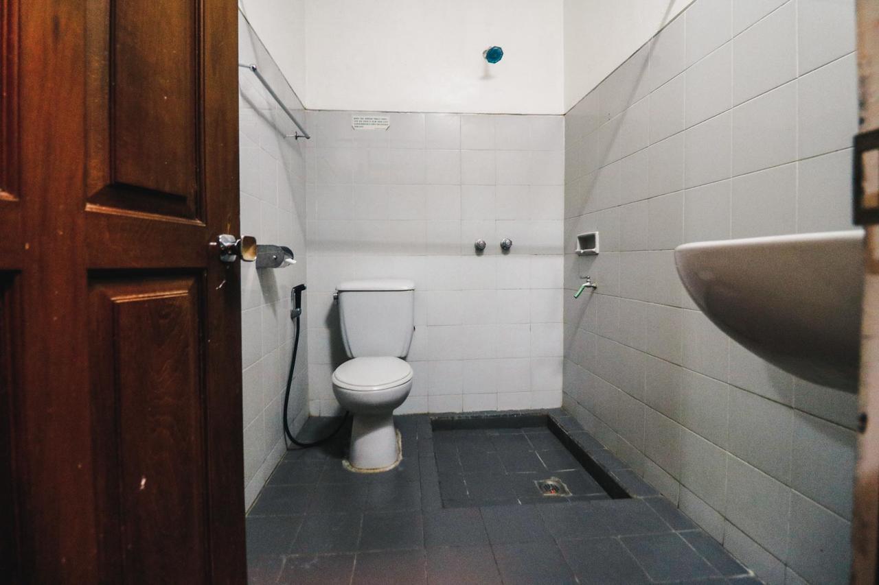 Reddoorz Plus @ Purwosari Surakarta  Luaran gambar