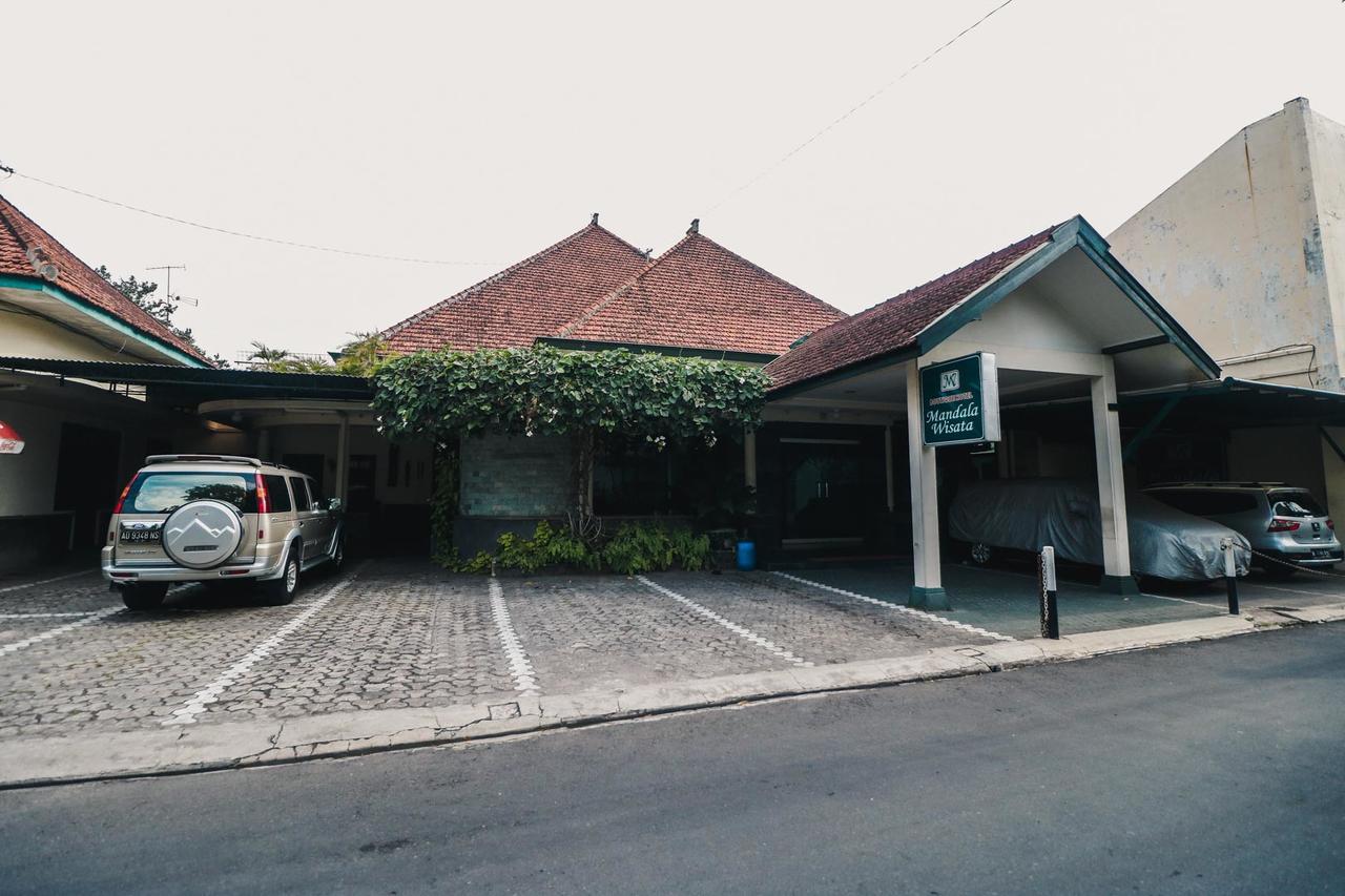 Reddoorz Plus @ Purwosari Surakarta  Luaran gambar