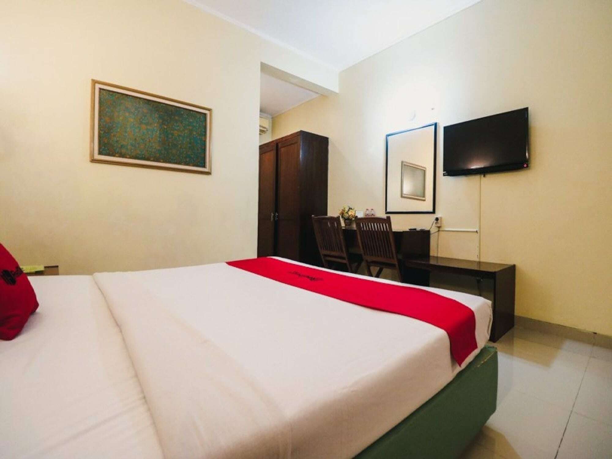 Reddoorz Plus @ Purwosari Surakarta  Luaran gambar